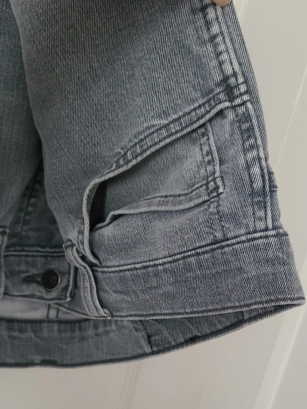 Levi's Men’s Light Wash Relaxed Straight Jeans